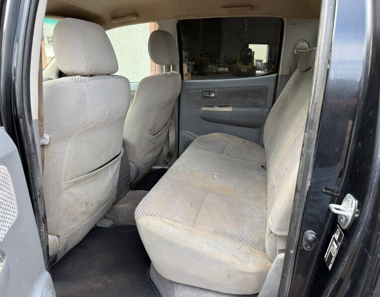 TOYOTA  HILUX